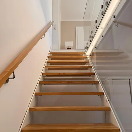 Elegantes Seeidylle Mit Blick Auf Prázdninový dům