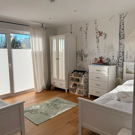 Elegantes Seeidylle Mit Blick Auf *