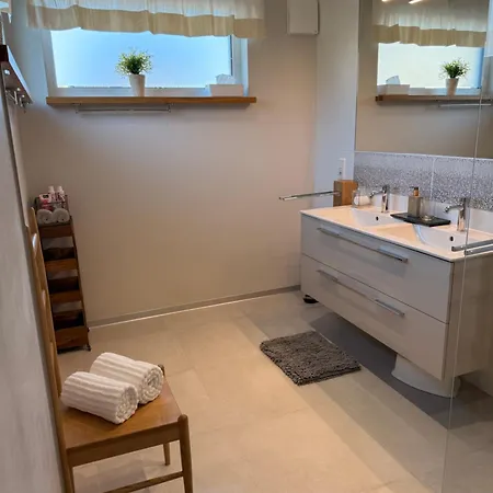 Prázdninový dům Elegantes Seeidylle Mit Blick Auf