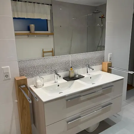 Elegantes Seeidylle Mit Blick Auf Möhnesee