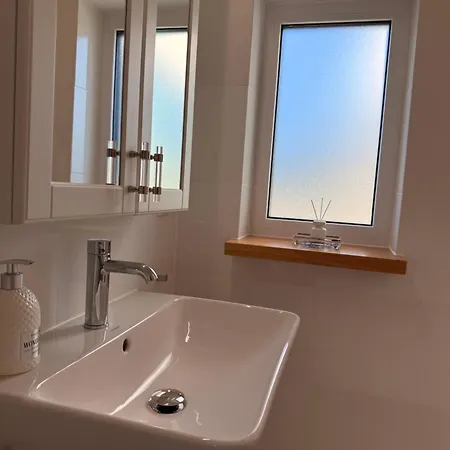 Elegantes Seeidylle Mit Blick Auf Prázdninový dům *