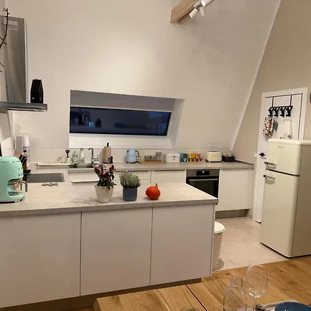 Elegantes Seeidylle Mit Blick Auf Prázdninový dům