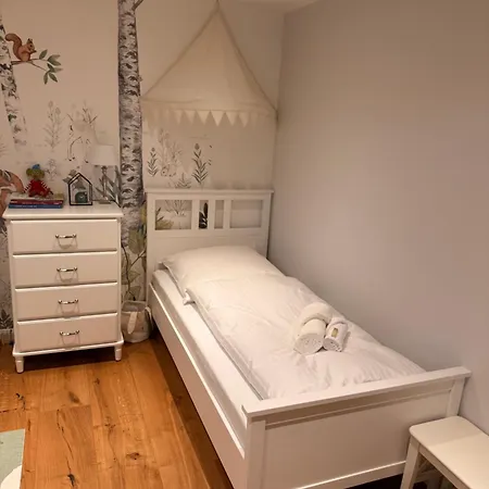 Elegantes Seeidylle Mit Blick Auf Prázdninový dům