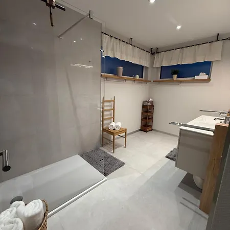 Elegantes Seeidylle Mit Blick Auf