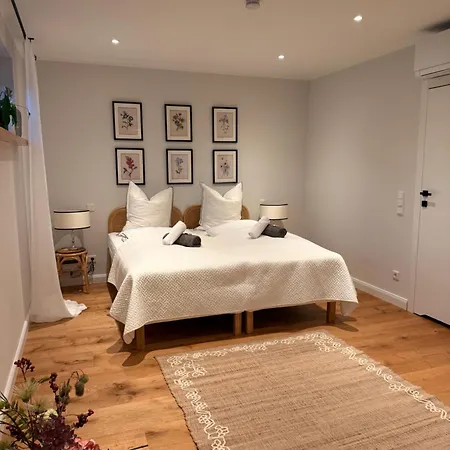 Elegantes Seeidylle Mit Blick Auf Prázdninový dům